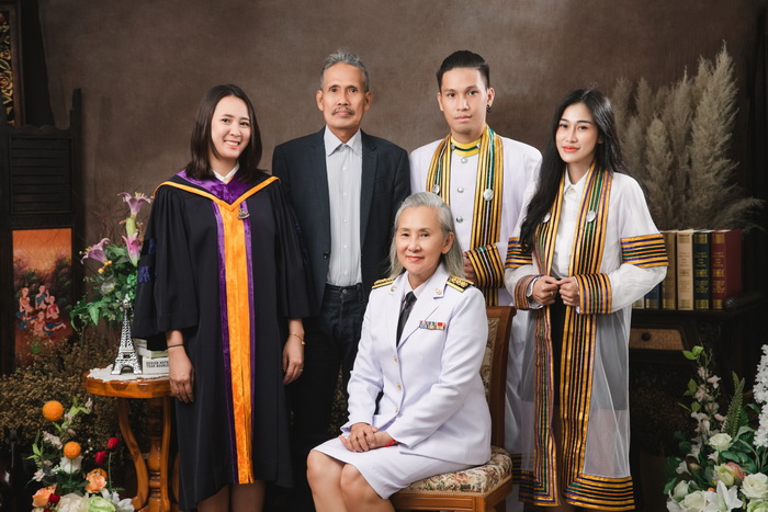 ภาพหมู่ชุดครุย วิทยาศาสตร์ ราชภัฏ